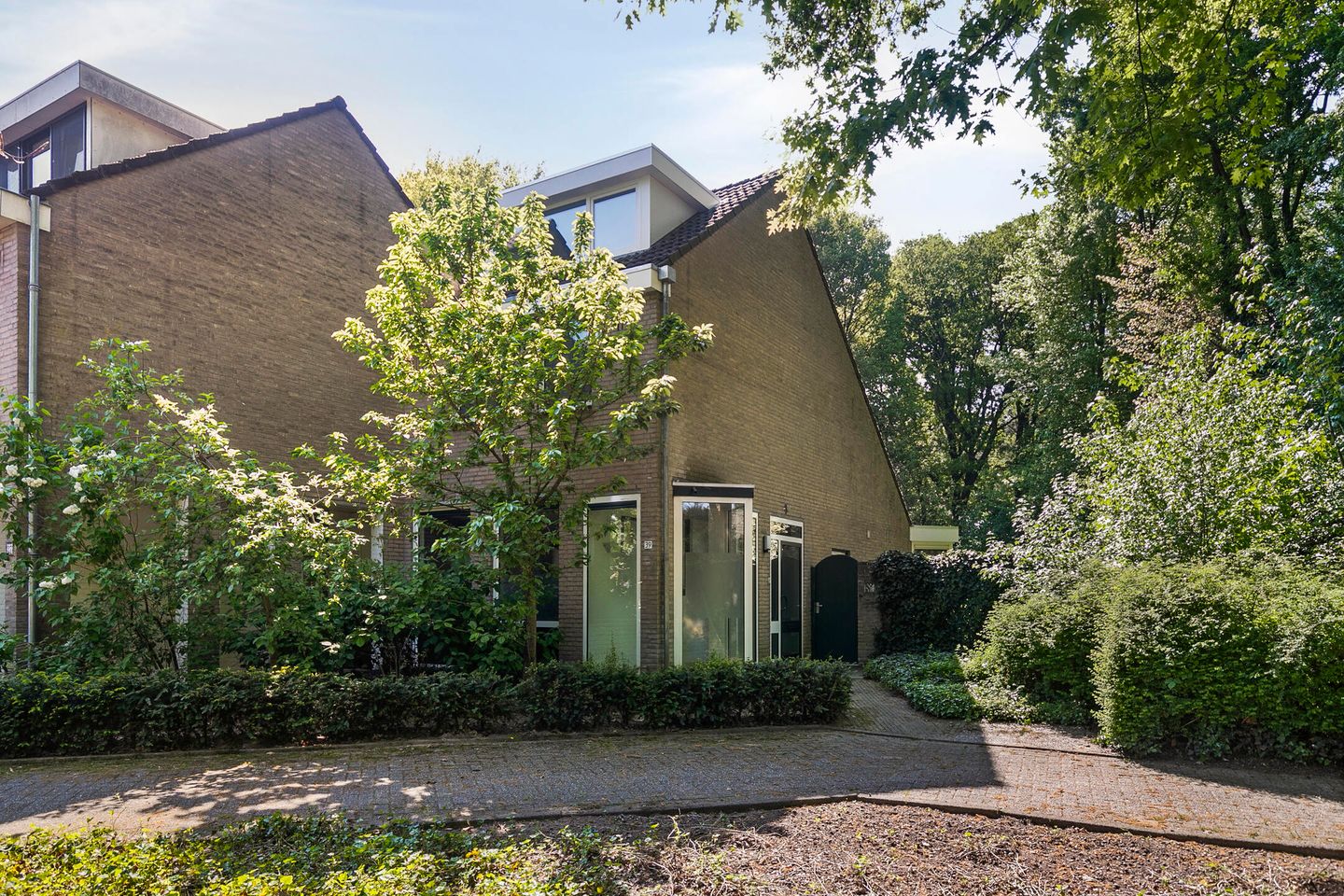 Foto 1 van Adelbertweg 39