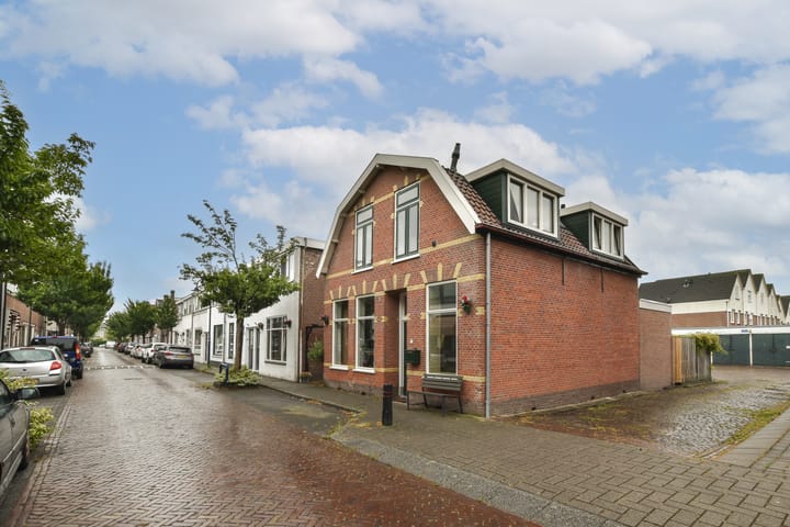 Foto 2 van Bijdorpstraat 2