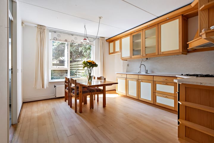 Foto 13 van Van Ewsumstraat 62