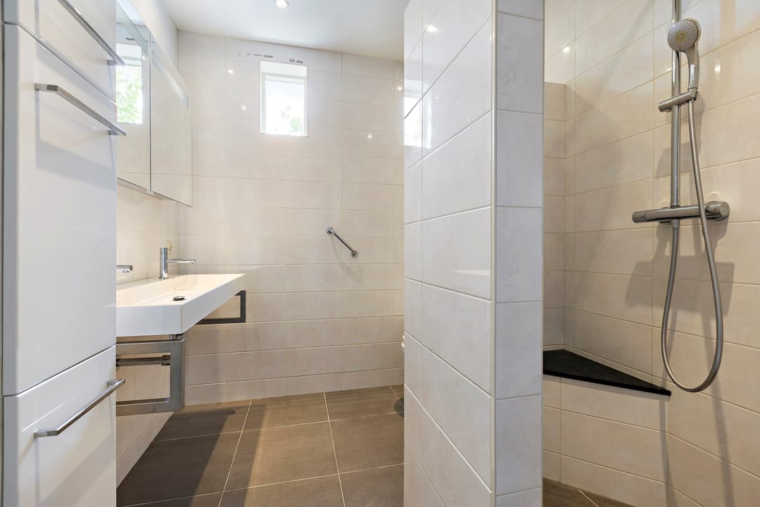 Photo 7 of Van Ewsumstraat 62