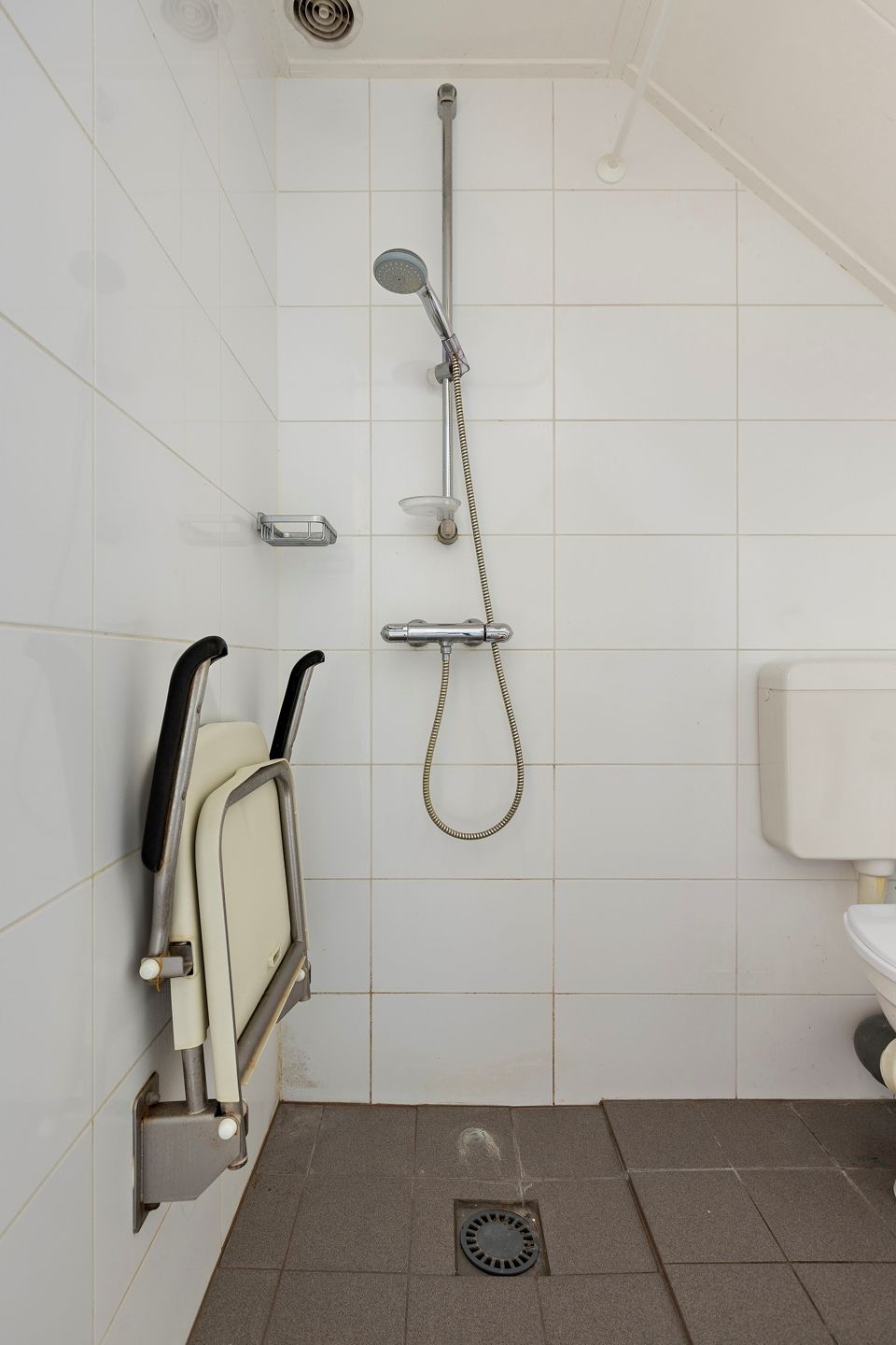 Photo 27 of Van Ewsumstraat 62