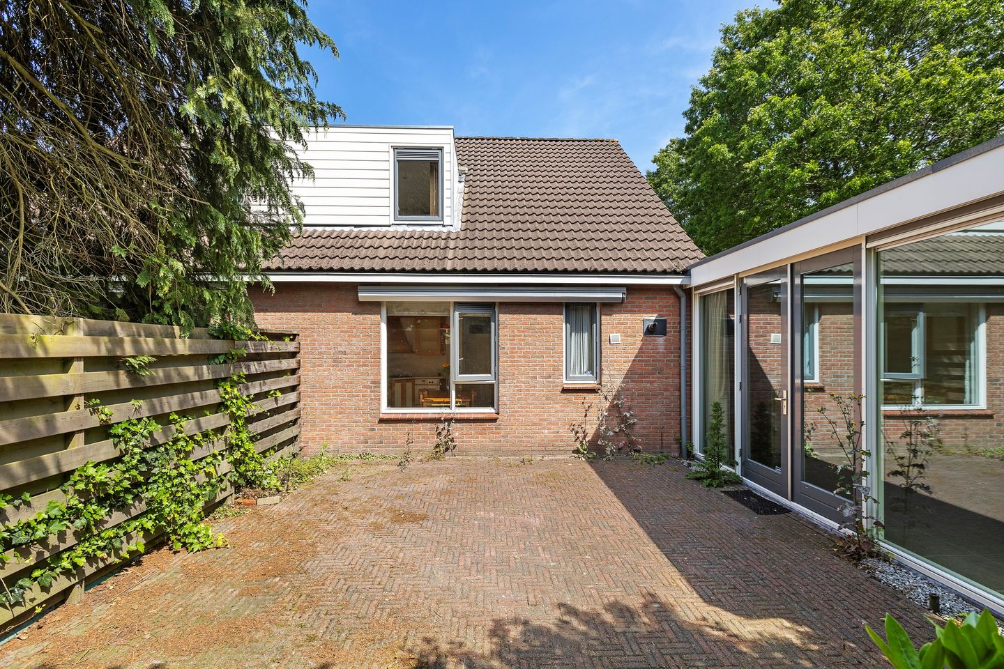 Photo 29 of Van Ewsumstraat 62