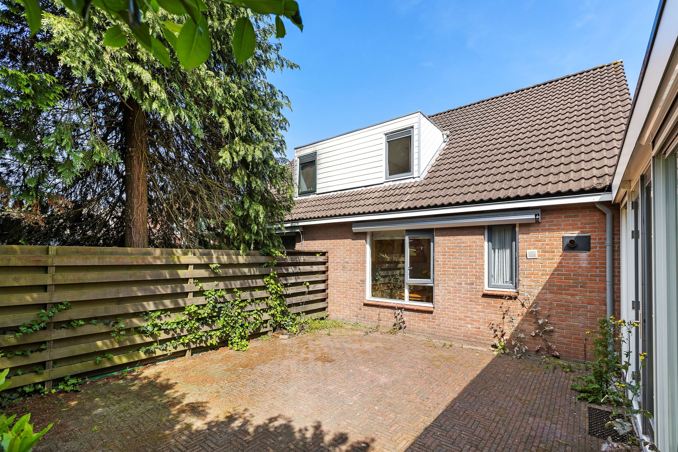 Photo 30 of Van Ewsumstraat 62