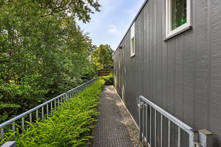 Foto 32 van Van Ewsumstraat 62