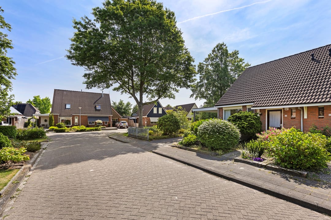 Photo 1 of Van Ewsumstraat 62