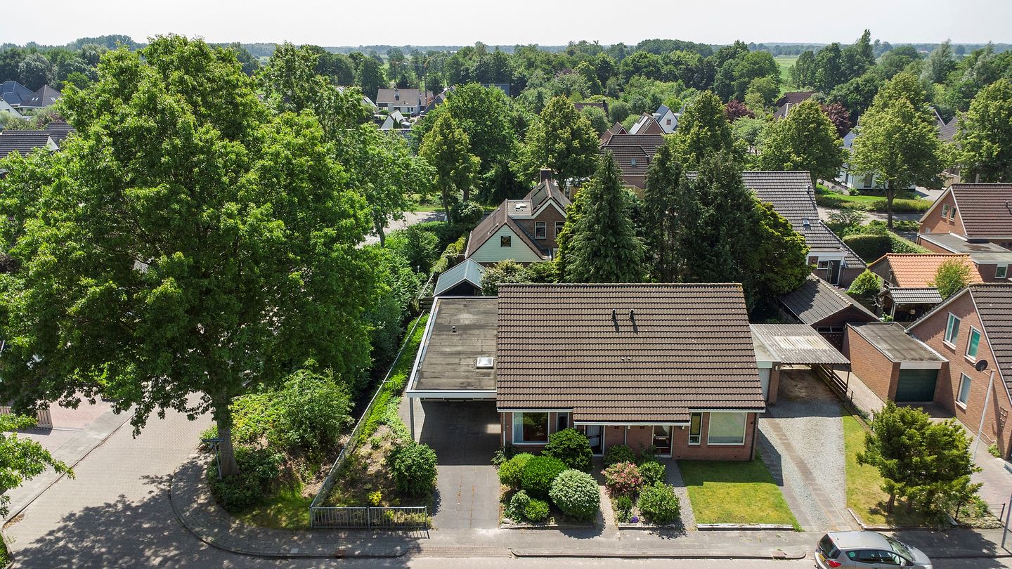 Photo 40 of Van Ewsumstraat 62