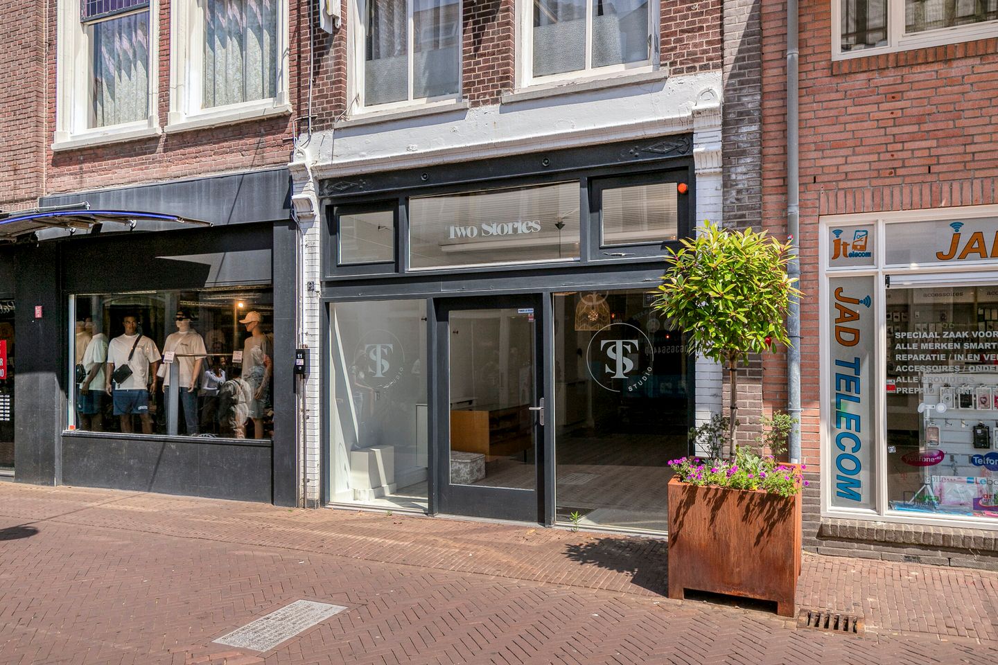 View photo 2 of Vriesestraat 122