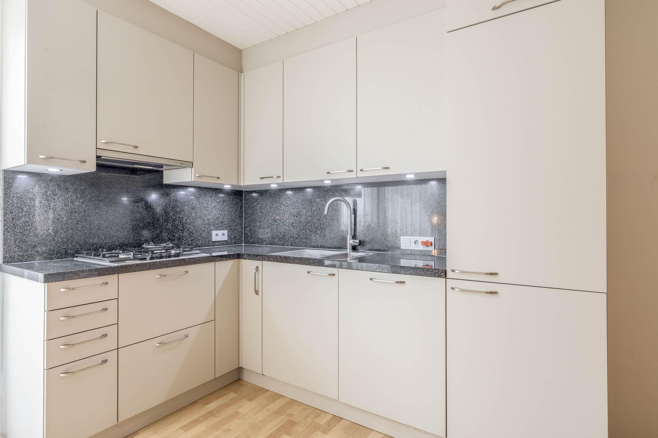 Foto 3 van Velakker 16