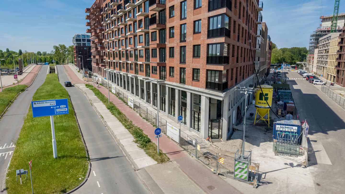 View photo 1 of Amstelstroomlaan 2