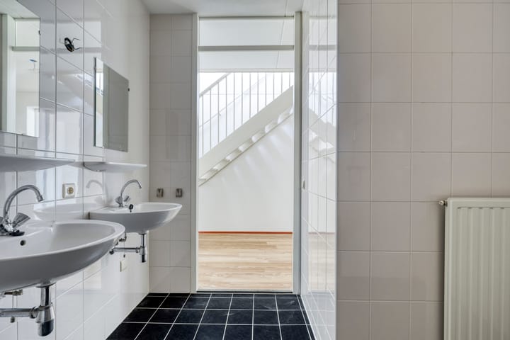 Photo 23 of Evertsenstraat 5-25