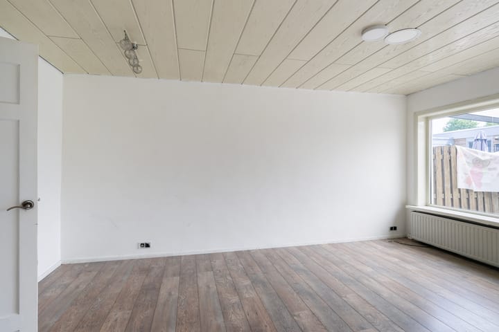 Photo 10 of Menadostraat 13