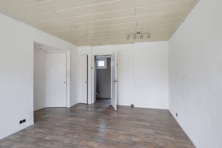 Photo 11 of Menadostraat 13