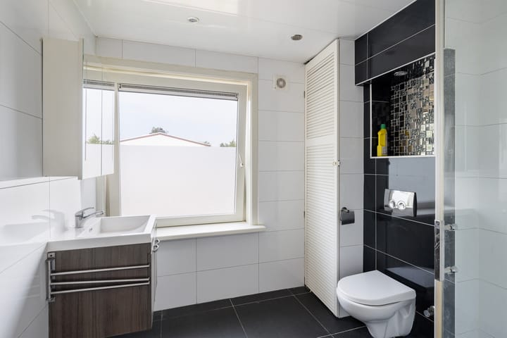 Photo 23 of Menadostraat 13