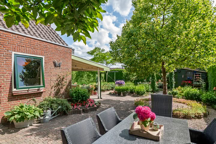 Photo 2 of Adam van Delenstraat 6-B