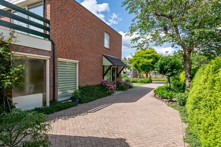 Photo 4 of Adam van Delenstraat 6-B