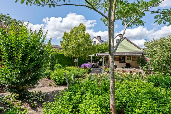 Photo 11 of Adam van Delenstraat 6-B