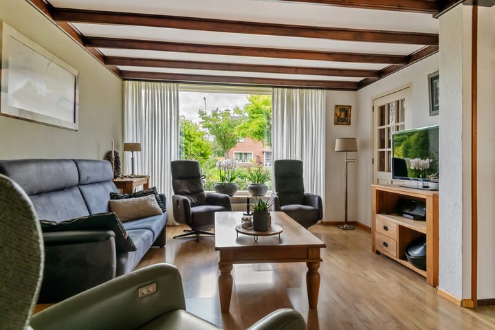 Photo 17 of Adam van Delenstraat 6-B