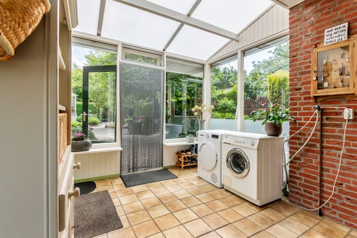 Photo 31 of Adam van Delenstraat 6-B