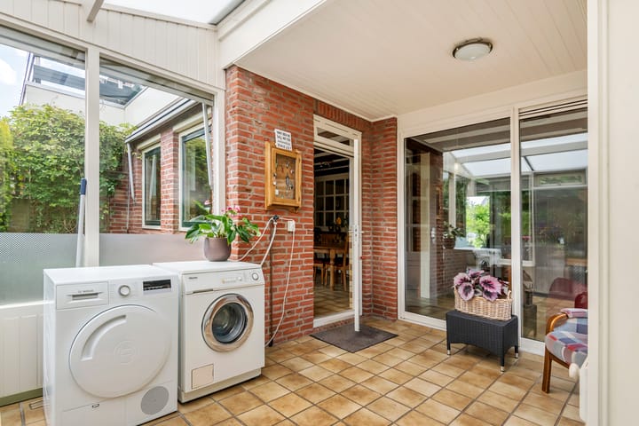 Photo 32 of Adam van Delenstraat 6-B