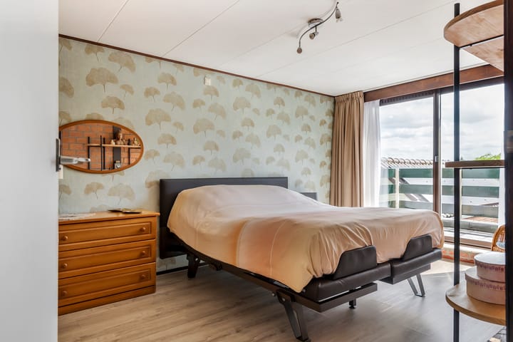 Photo 35 of Adam van Delenstraat 6-B