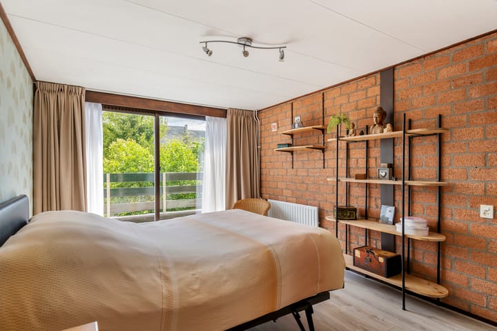 Photo 36 of Adam van Delenstraat 6-B