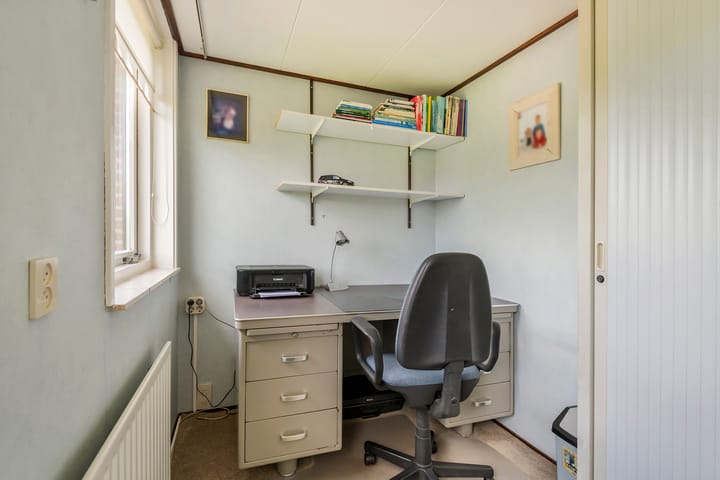 Photo 39 of Adam van Delenstraat 6-B