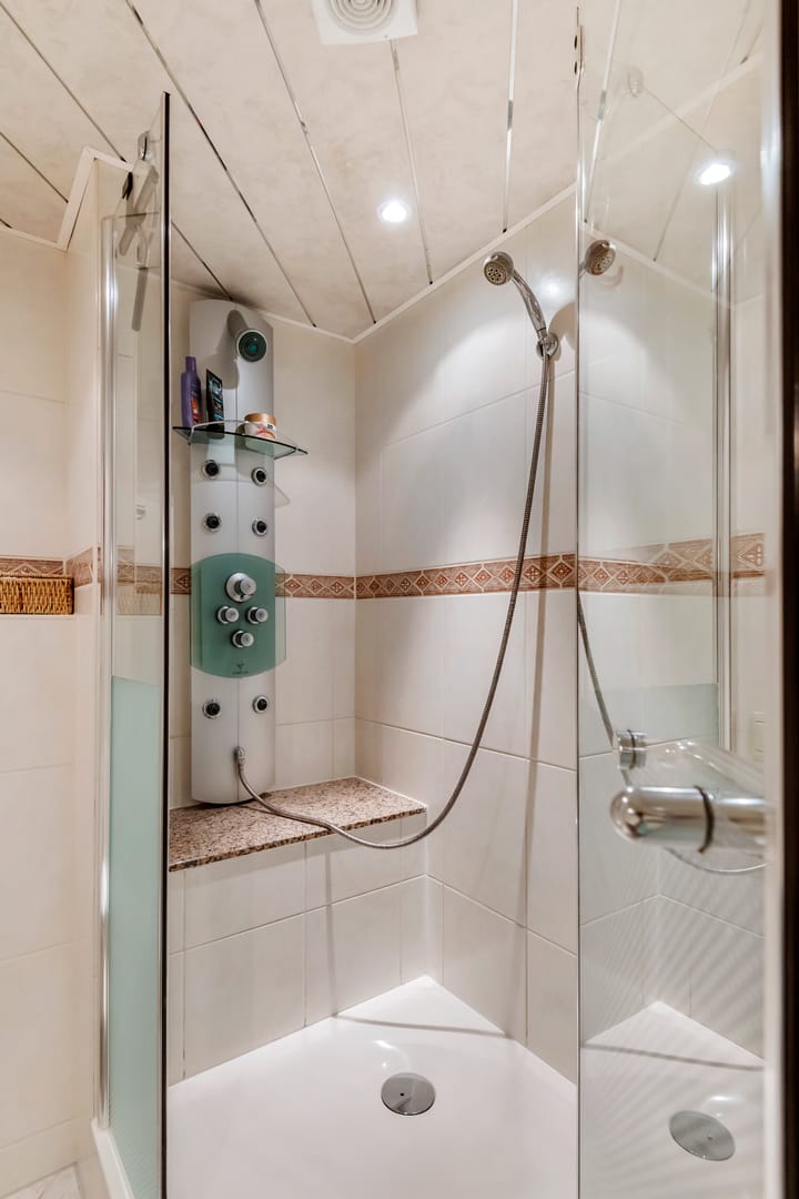 Photo 42 of Adam van Delenstraat 6-B