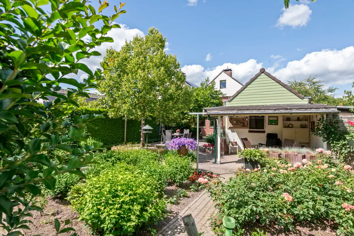 Photo 12 of Adam van Delenstraat 6-B