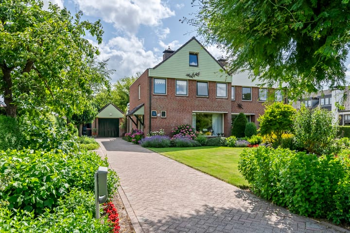 Photo 46 of Adam van Delenstraat 6-B