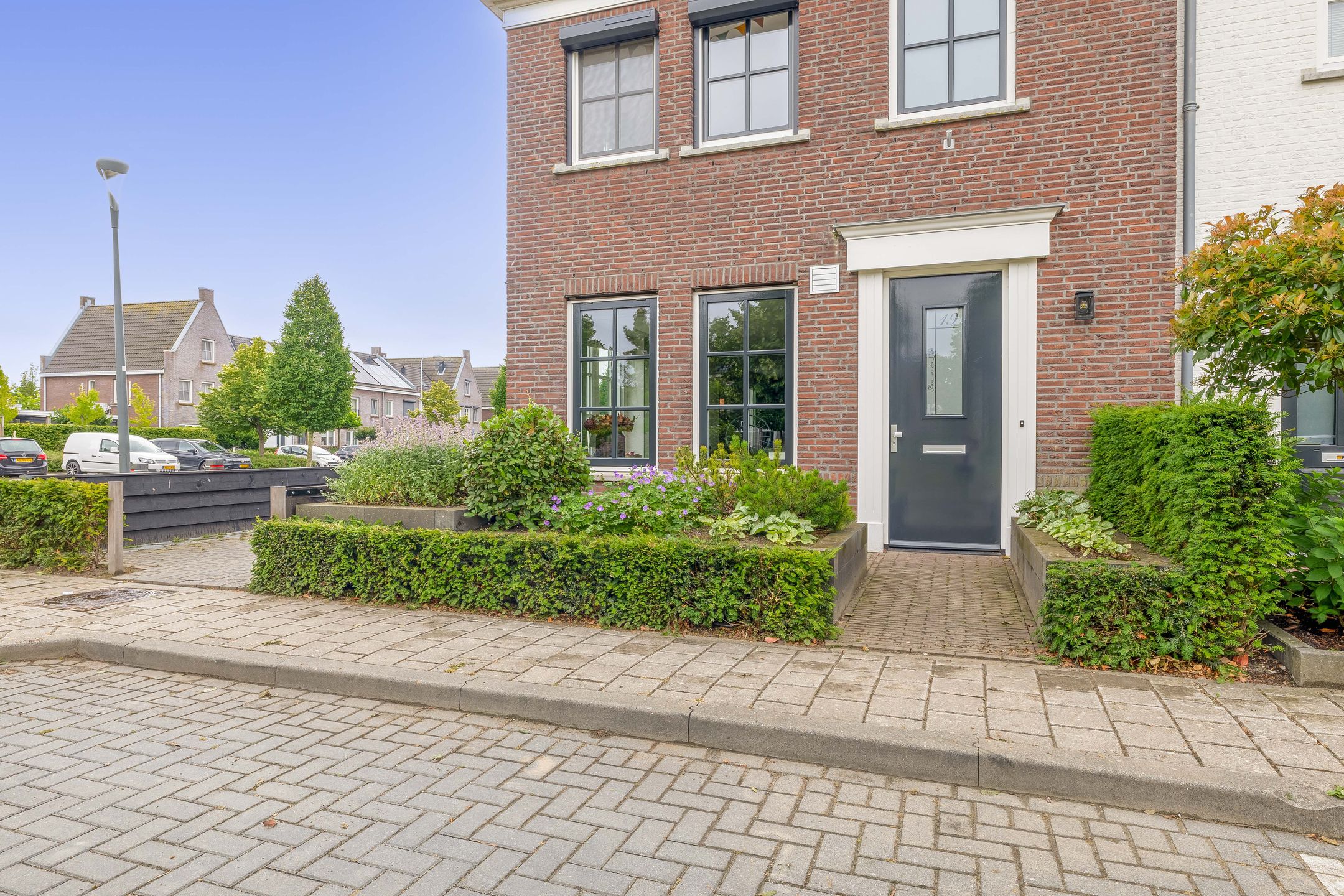 Foto 6 van Bloemenweg 19