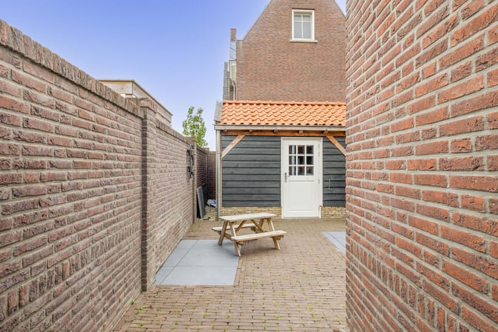 Foto 41 van Bloemenweg 19