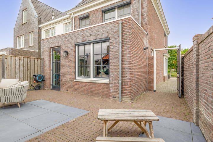 Foto 42 van Bloemenweg 19