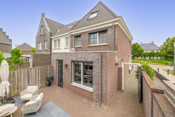 Foto 44 van Bloemenweg 19