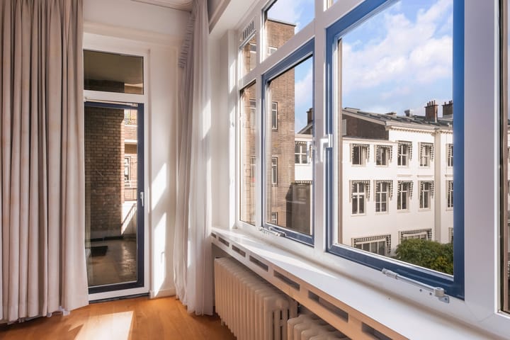 Photo 42 of Anna Paulownastraat 117-9