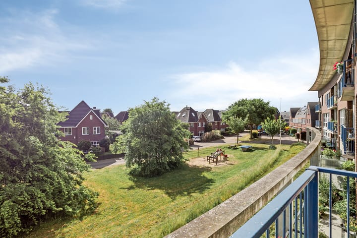 Photo 12 of Parelgras 102