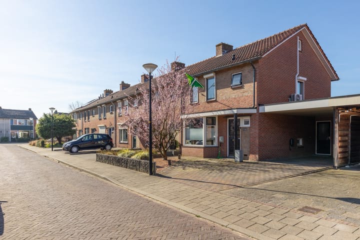 Foto 48 van Zwaluwstraat 11