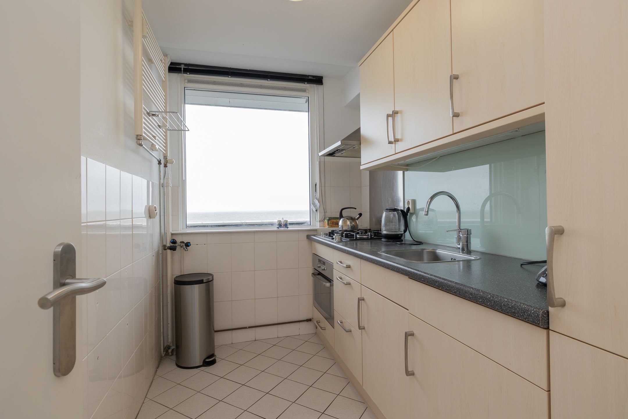 Photo 15 of Burgemeester van Fenemaplein 2-A0201