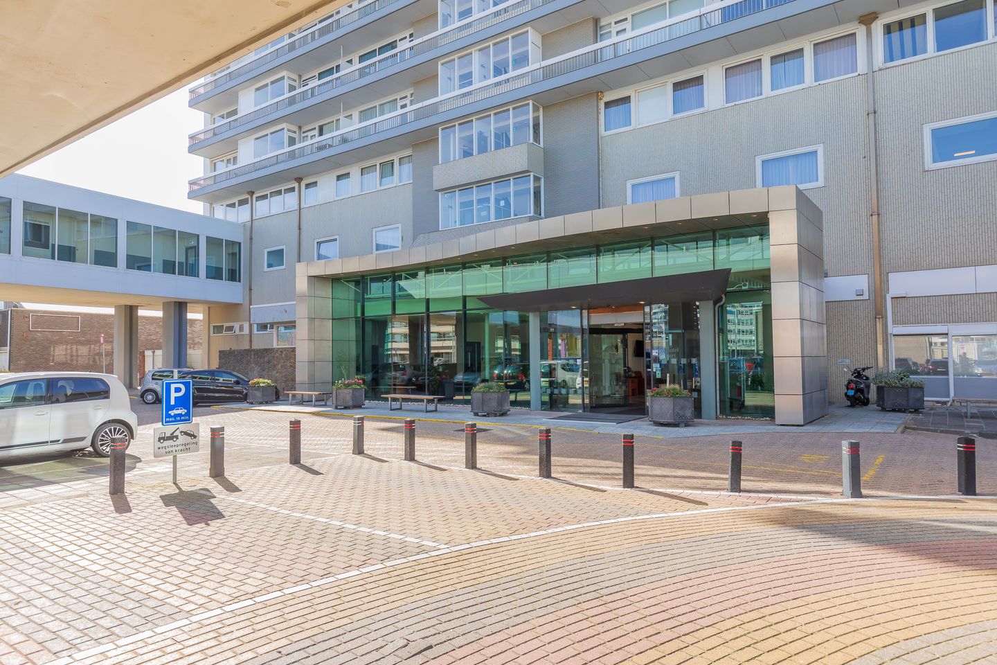 Photo 20 of Burgemeester van Fenemaplein 2-A0201