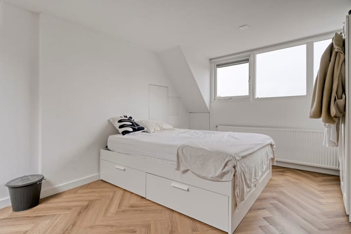 Foto 10 van Thomas a Kempisstraat 83-B