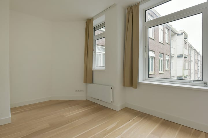 Photo 9 of Waalstraat 34-2