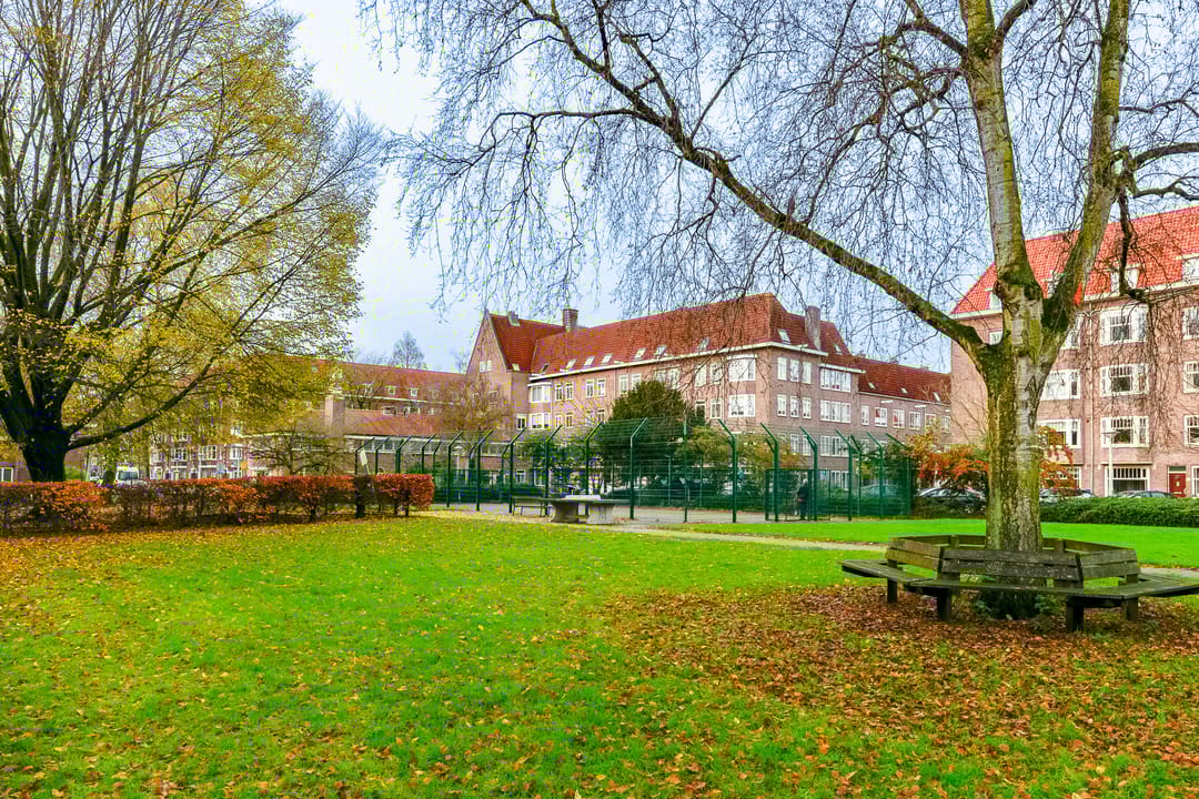 Foto 31 van Van Tuyll van Serooskerkenplein 54-3