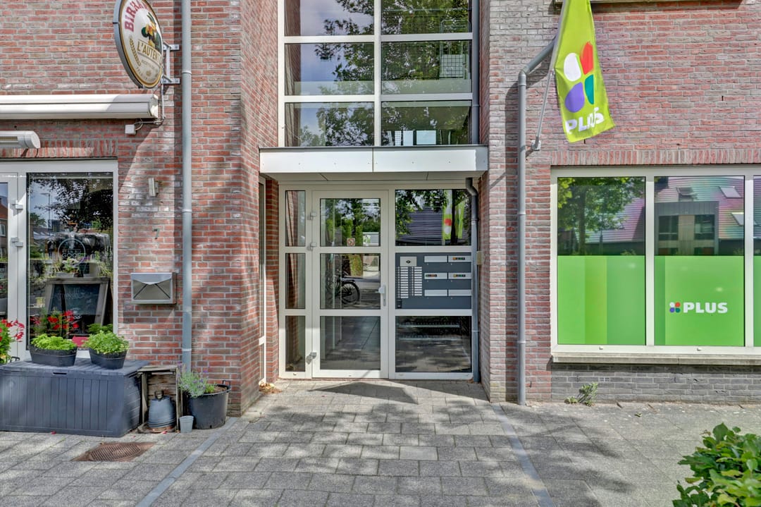 Foto 2 van Dirk IV-plein 2