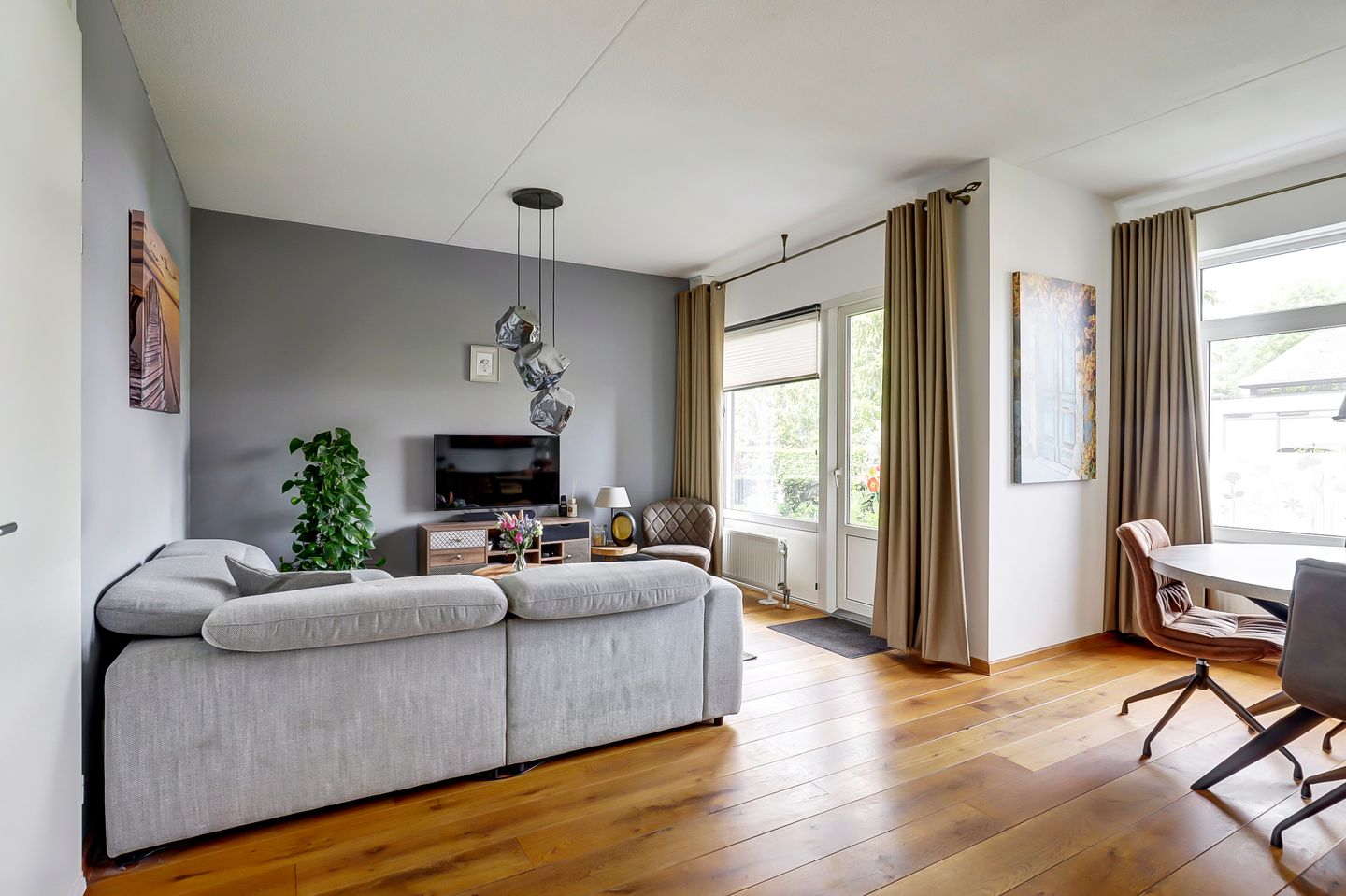 Foto 5 van Dirk IV-plein 2