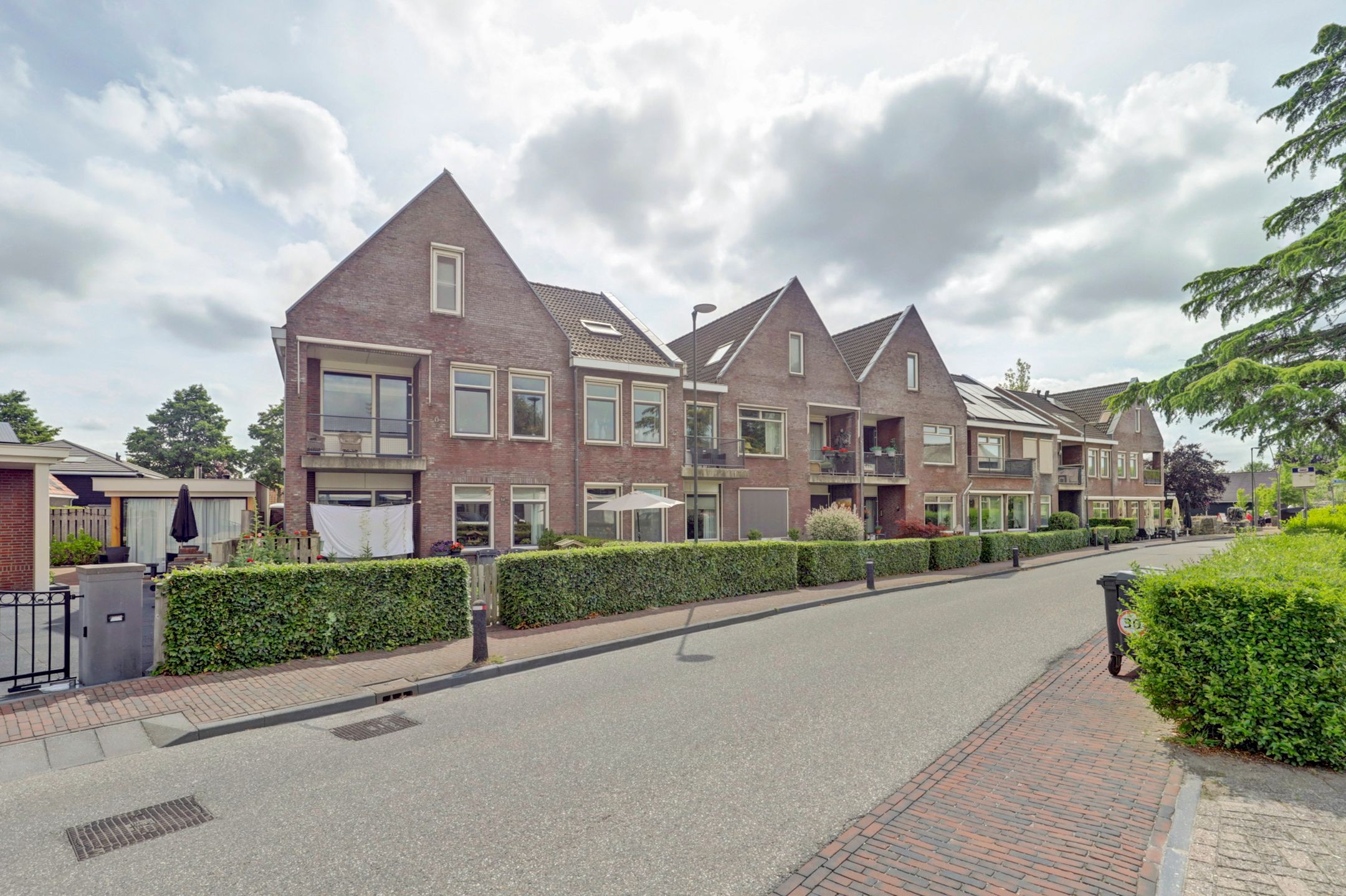 Foto 27 van Dirk IV-plein 2