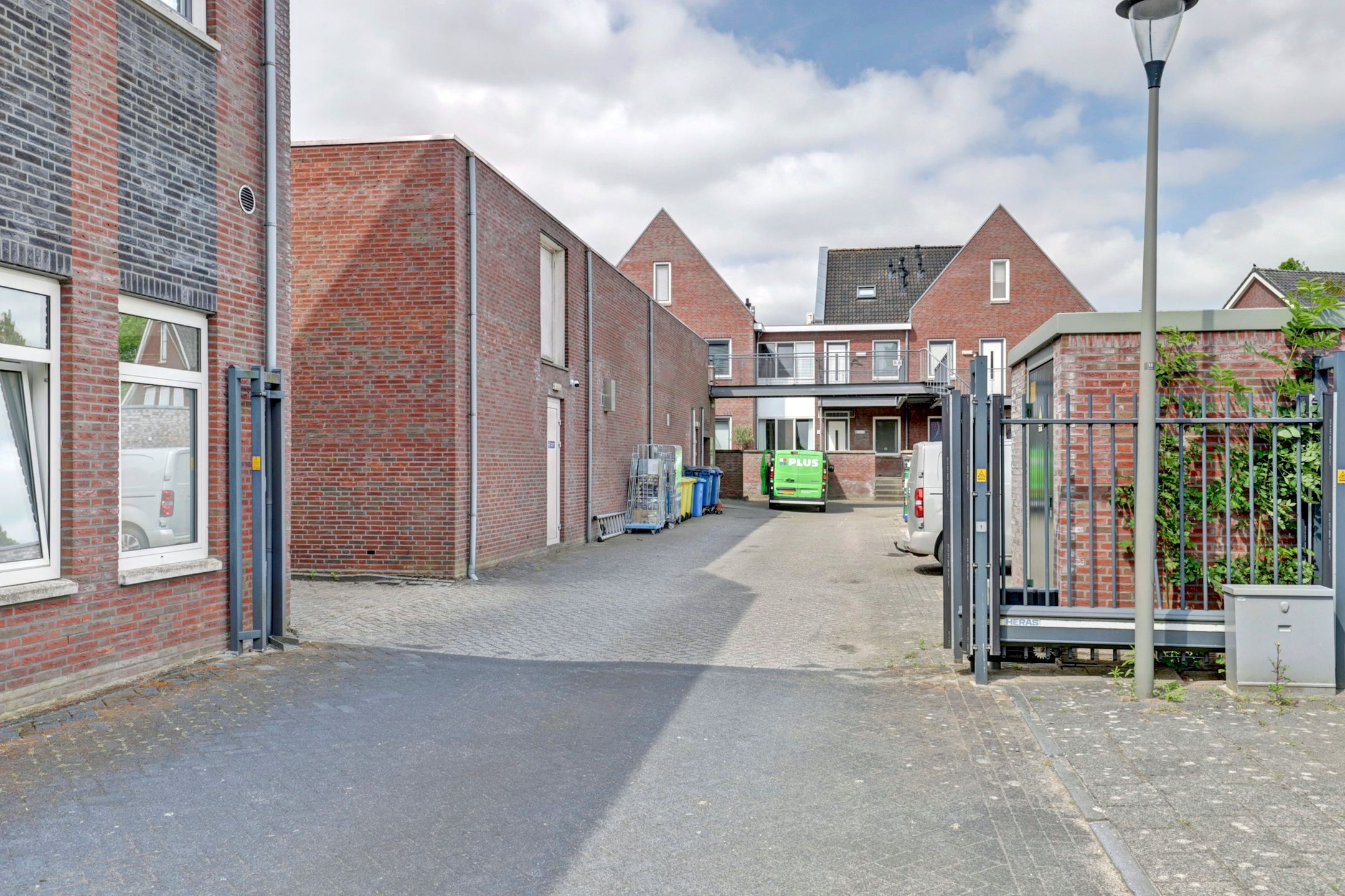 Foto 33 van Dirk IV-plein 2