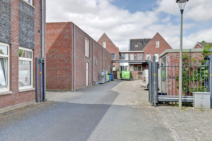 Foto 33 van Dirk IV-plein 2