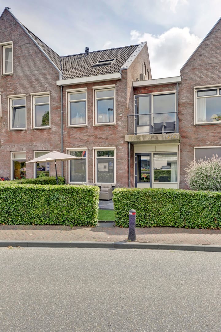 Foto 25 van Dirk IV-plein 2