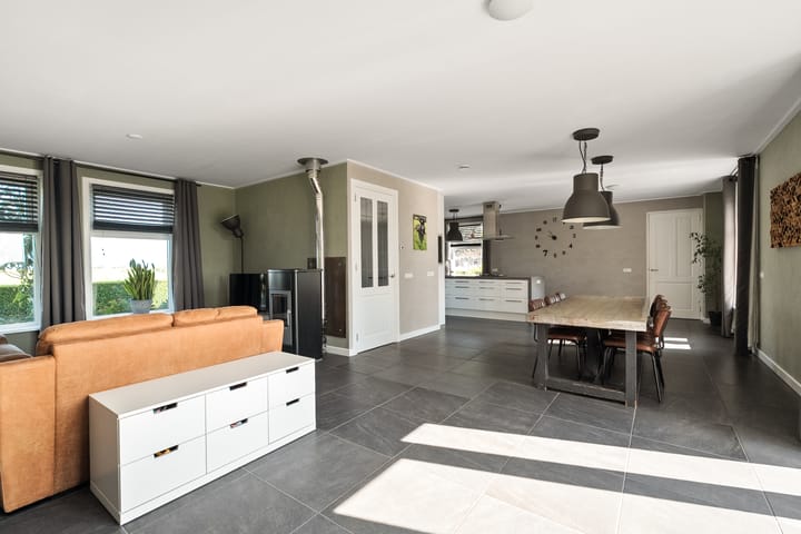 Foto 12 van Middenweg 2-A