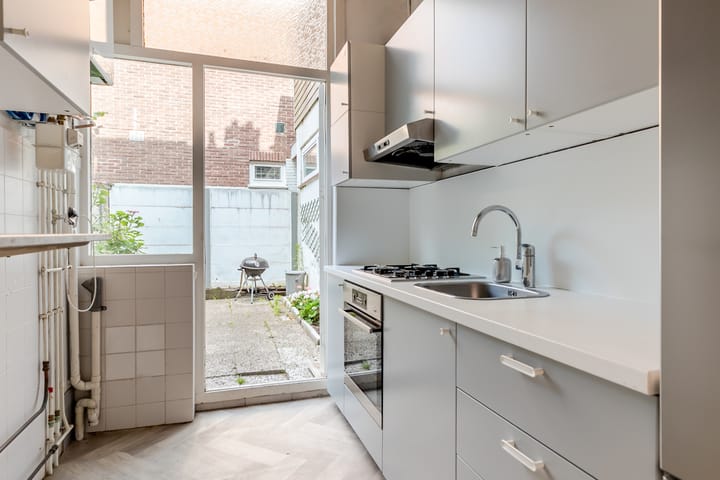 Photo 9 of Esschilderstraat 28