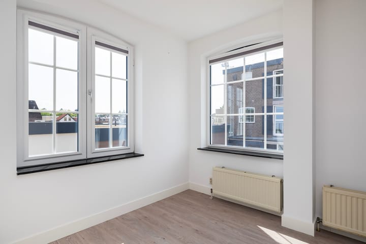 Foto 15 van Laanplein 5